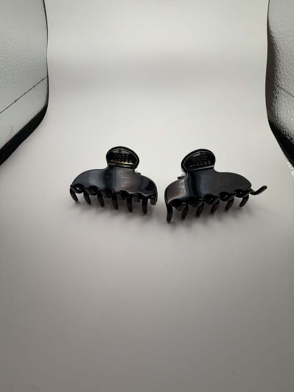 Marc Jacobs Logo Black Hair Claw Clips (Set of 2) - Picture 3 of 4